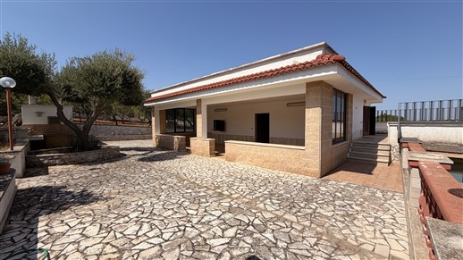 Villa Di 2 Vani, Veranda, Box. Ristrutturata, Ottimo Stato, Fotovoltaico